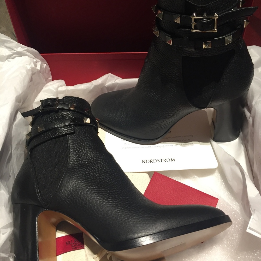 *BRAND NEW* Valentino Beatle Wrap Booties Size 37
